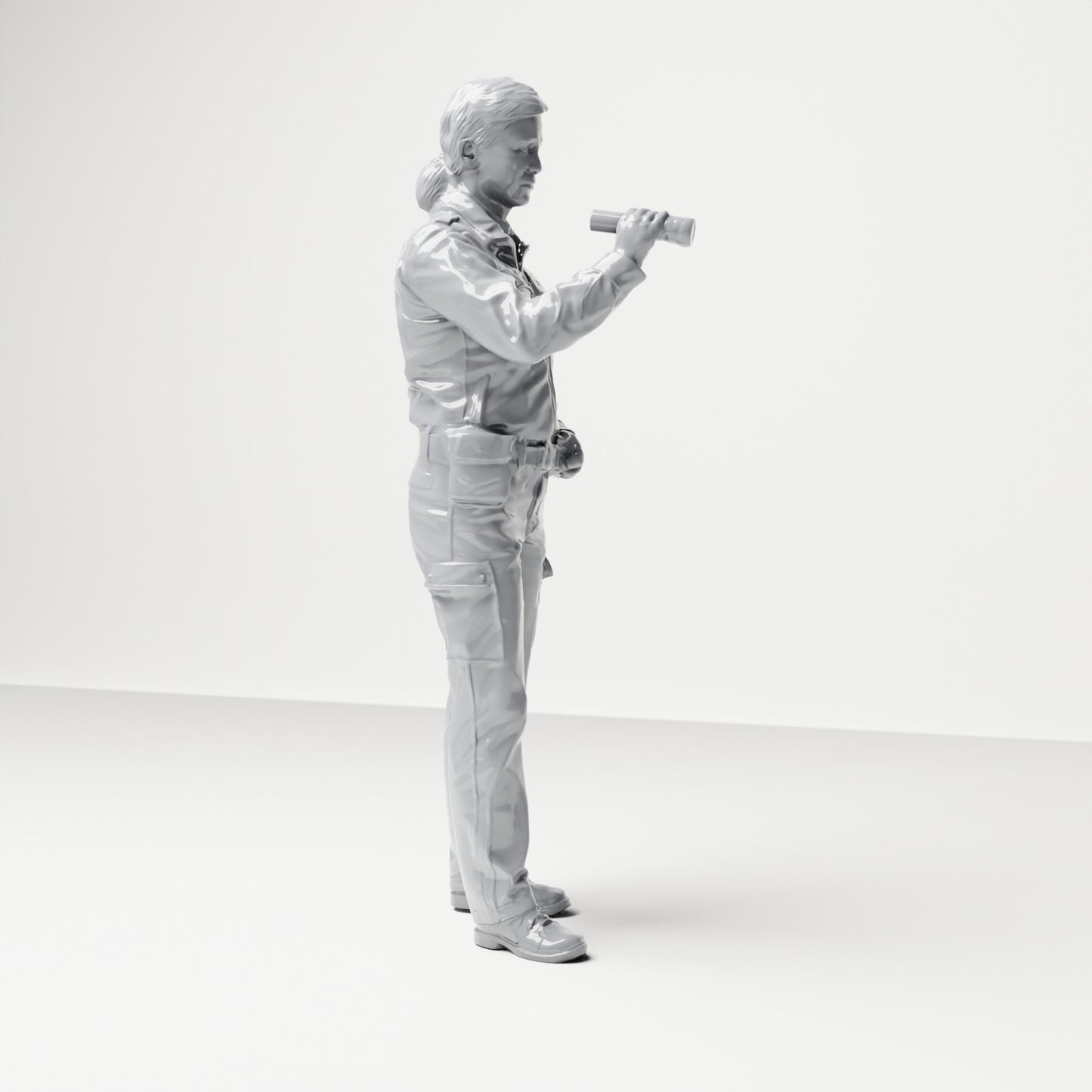 Diorama Modellbau Produktfoto 3: Stehende Figur: Polizist mit Dienstgürtel & Taschenlampe (B019)