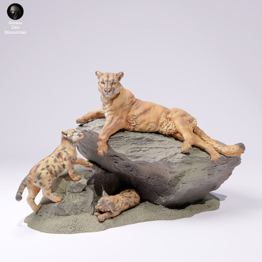 Foto do produto Figura de animal Diorama, Modelismo: 0: Figura de vida selvagem: Pumas em uma rocha (Ref 25_01_05)