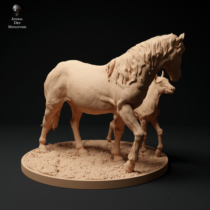 Foto do produto de figura de animal em diorama, modelismo: 0: Konik/ Pequeno cavalo selvagem macho com potro: Animais da Europa