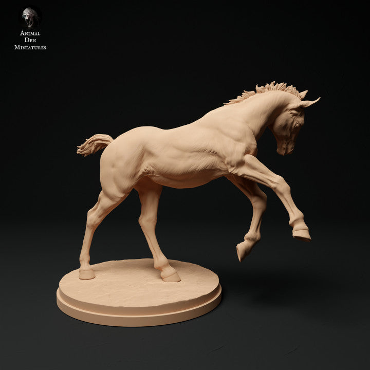 Foto do produto Figura de Animal Diorama, Modelismo: 0: Figura de Animal de Fazenda: 2 Potros - cavalo em pé e deitado