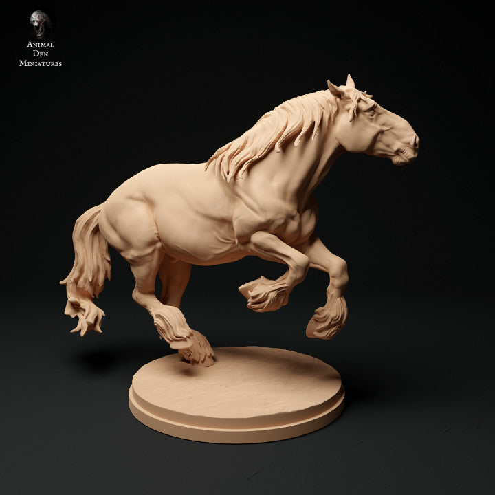 Produktová fotografie zvířecí figurky dioráma, modelářství: 0: Farm zvířecí figurka: běžící kůň - Suffolk Punch