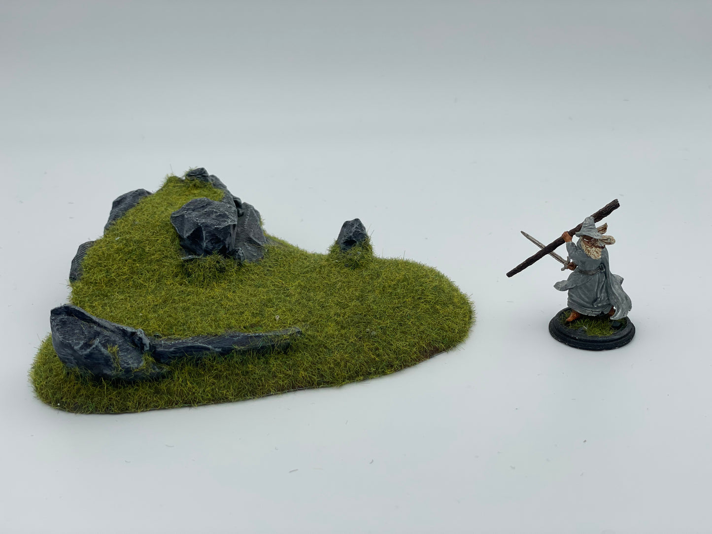 Produktová fotografie Tabletop 28mm The Printing Goes Ever On (TPGEO) 0: Terrain Typ C - Mírný výběžek v travnaté krajině