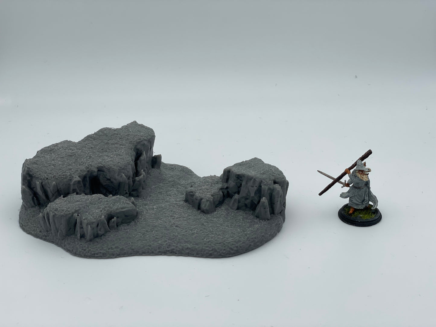Produktová fotografie Tabletop 28mm The Printing Goes Ever On (TPGEO) 0: Terénní typ E - Mírné vyvýšení v travnaté krajině - Skály