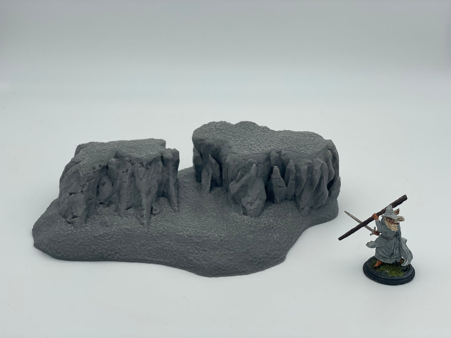 Foto do produto Tabletop 28mm The Printing Goes Ever On (TPGEO) 0: Terreno de Colina Tipo F - Elevação Suave em Paisagem de Grama - Rocha