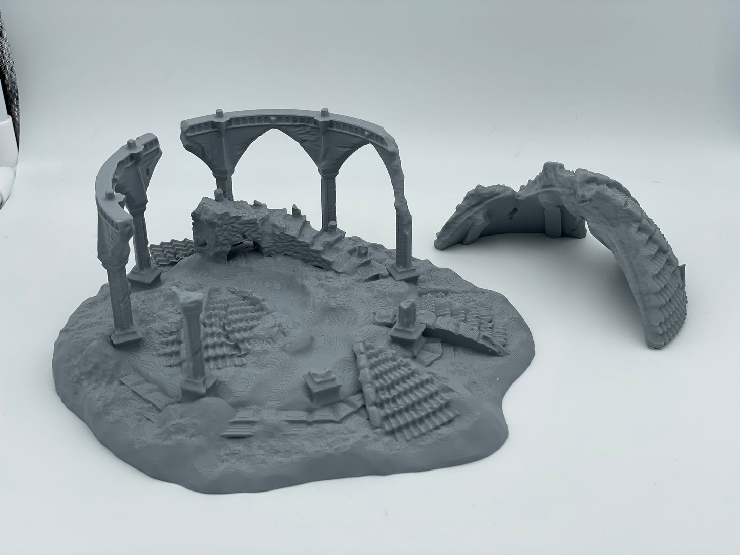 Foto do produto Tabletop 28mm The Printing Goes Ever On (TPGEO) 0: Ruína Fehntop - Posto avançado em ruínas da selva
