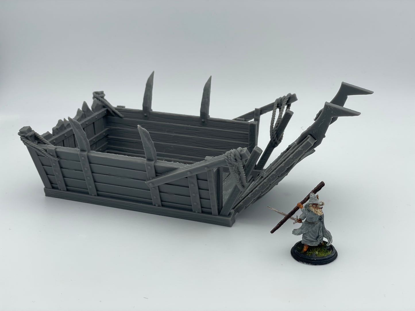Foto do produto Tabletop 28mm The Printing Goes Ever On (TPGEO) 0: Barco de desembarque pequeno - Barco de transporte dos Orcs - Balsa para cerco