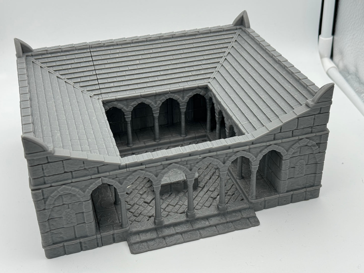 Foto do produto Tabletop 28mm The Printing Goes Ever On (TPGEO) 0: Estação de Saúde Ivory City - Edifício Reino de Gonthan - Terreno de Hospital Tabletop