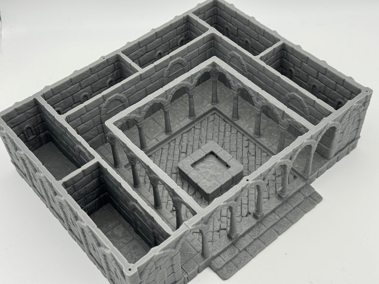 Foto do produto Tabletop 28mm The Printing Goes Ever On (TPGEO) 0: Estação de Saúde Ivory City - Edifício Reino de Gonthan - Terreno de Hospital Tabletop