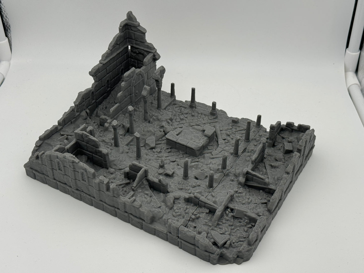 Produktová fotografie Tabletop 28mm The Printing Goes Ever On (TPGEO) 0: Nemocnice Ruiny Ivory City - Budova Království Gonthan - Ruiny nemocnice Tabletop Terrain
