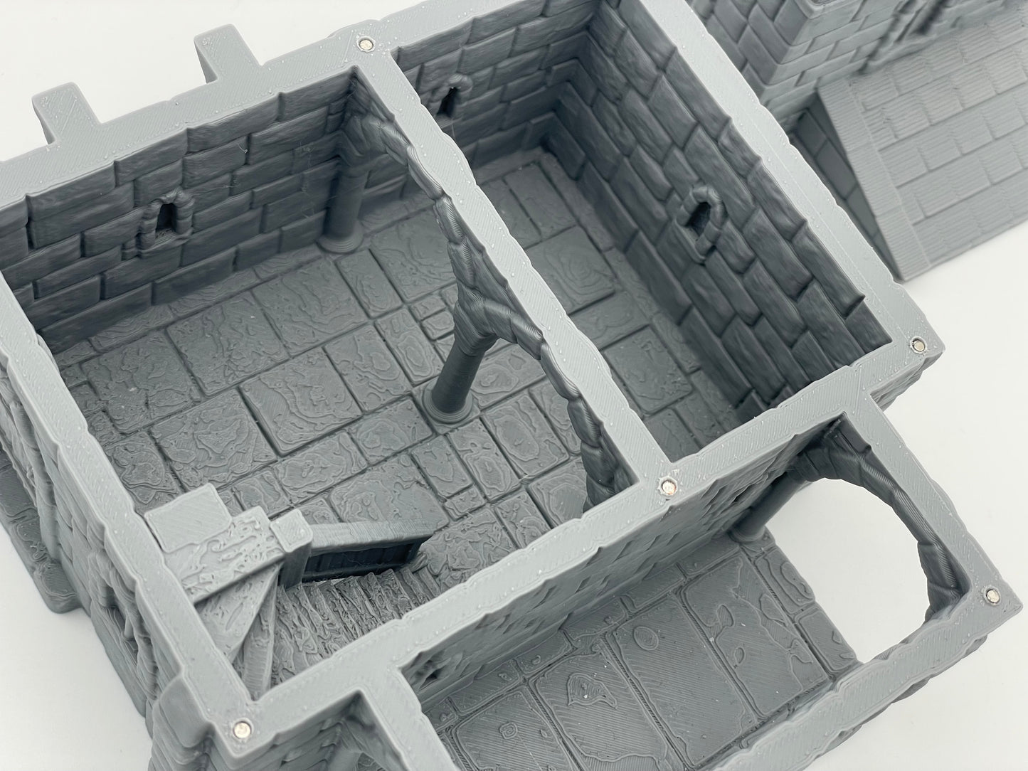 Produktová fotografie Tabletop 28mm Tisk pokračuje dál (TPGEO) 0: Středověký obytný dům A - Kamenná budova z lidského království Gonthan - Choditelný terén