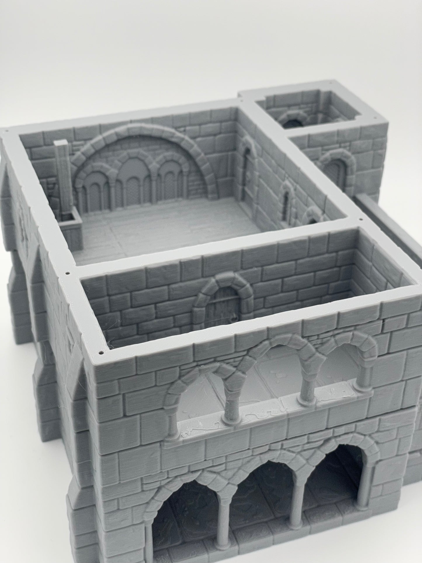 Produktová fotografie Tabletop 28mm Tisk pokračuje dál (TPGEO) 0: Středověký obytný dům B - Kamenná budova z lidského království Gonthan - Choditelný terén