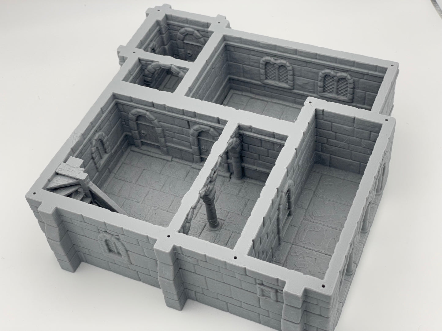 Produktová fotografie Tabletop 28mm Tisk pokračuje dál (TPGEO) 0: Středověký obytný dům B - Kamenná budova z lidského království Gonthan - Choditelný terén