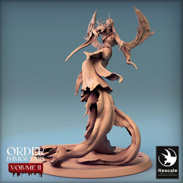Rainha serpente alada com armas – Order Immortalis Volume 2, Rescale Miniatures, Fevereiro 2024.