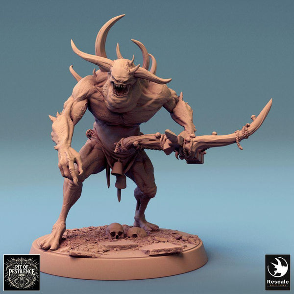 Miniatura de demónio com chifres e grande arma de lâmina – Pit Of Pestilence, Rescale Miniatures, Agosto 2024.