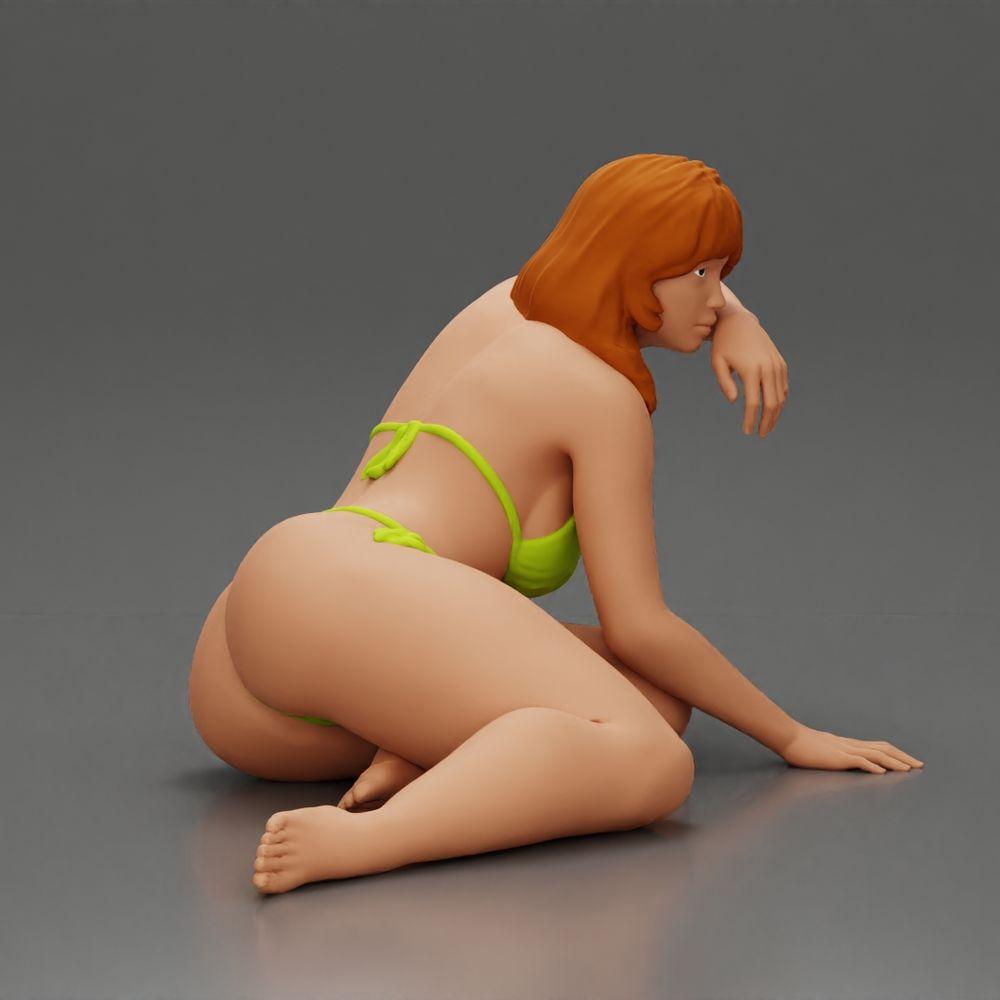 Diorama modelářství produktová fotografie 1: Miniaturní figura: Ležící žena v bikinách, napůl opřená na pláži (Ref Nr. A106)