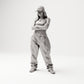 Stehende Figur: Person im Hip-Hop-Style mit Basecap, kurzem Top, weiter Hose & Sneakers, Arme verschränkt (B033) - Vorderansicht