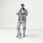 Foto prodotto per diorama e modellismo 0: figura in piedi: operaio edile con pala a manico lungo (B045)