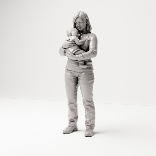 Stehende Figur: Mutter mit Baby auf dem Arm (B047) - Vorderansicht