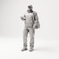 Stehende Figur: Paketbote mit Kappe, Umhängetasche & Handgerät (B048) - Vorderansicht