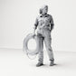 Diorama Modellbau Produktfoto 0: Stehende Figur: Schiffsbesatzungsfrau in Arbeitskleidung mit Rettungsring (B049)