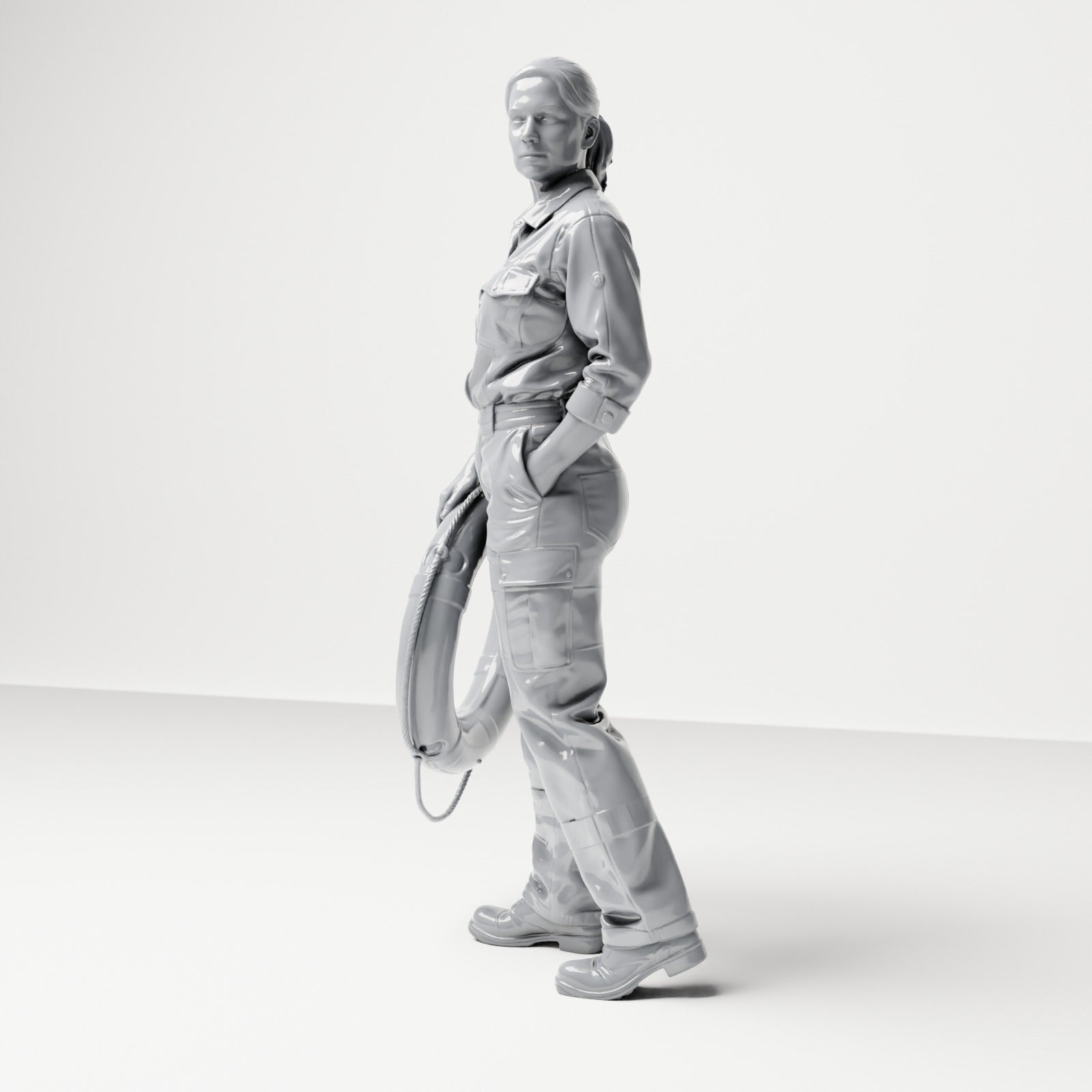 Diorama Modellbau Produktfoto 1: Stehende Figur: Schiffsbesatzungsfrau in Arbeitskleidung mit Rettungsring (B049)