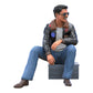 Produktfoto Diorama und Modellbau Miniatur Figur: Mann in Lederjacke und Sonnenbrille sitzend
