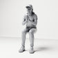 Foto de produto de modelismo para diorama 0: Figura sentada: espectadora com as mãos juntas em frente ao peito (B058)