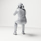 Foto de produto de modelismo para diorama 2: Figura sentada: espectador a gritar com as mãos junto à boca (B062)