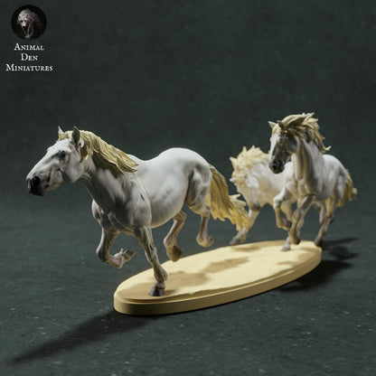 Foto do produto de figura de animal em diorama, modelismo: 0: Figura de animal selvagem: cavalos Camargue a correr (Ref 01_01_73)