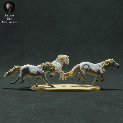 Foto do produto de figura de animal em diorama, modelismo: 0: Figura de animal selvagem: cavalos Camargue a correr (Ref 01_01_73)