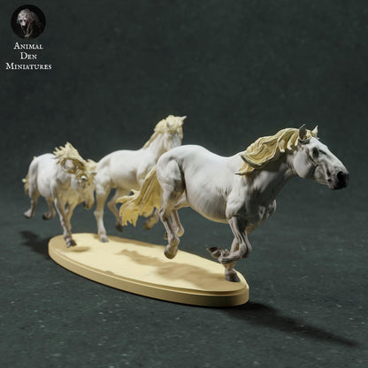 Foto do produto de figura de animal em diorama, modelismo: 0: Figura de animal selvagem: cavalos Camargue a correr (Ref 01_01_73)