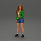 Diorama modellismo foto prodotto 0: Miniatura: Ragazza sportiva in piedi con giacca corta, pantaloni corti e sneakers (Ref Nr. A74)