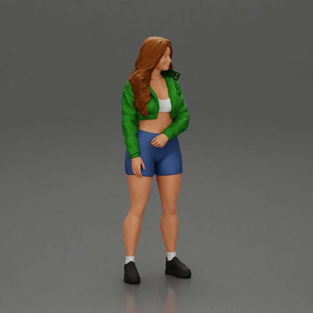 Diorama modellismo foto prodotto 1: Miniatura: Ragazza sportiva in piedi con giacca corta, pantaloni corti e sneakers (Ref Nr. A74)