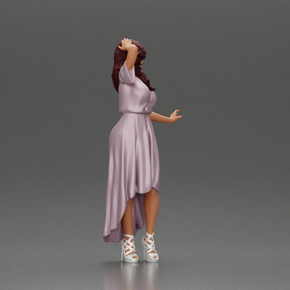Foto do produto de modelismo diorama 2: Miniatura: Mulher em vestido de noiva longo com saltos altos, posando elegantemente (Ref Nr. A109)