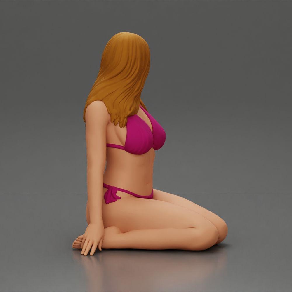 Diorama modelarstwo produkt zdjęcie 2: Klęcząca miniaturowa figura kobiety w bikini, siedząca na płaskiej podstawie - plażowe diorama (Ref Nr. A83)
