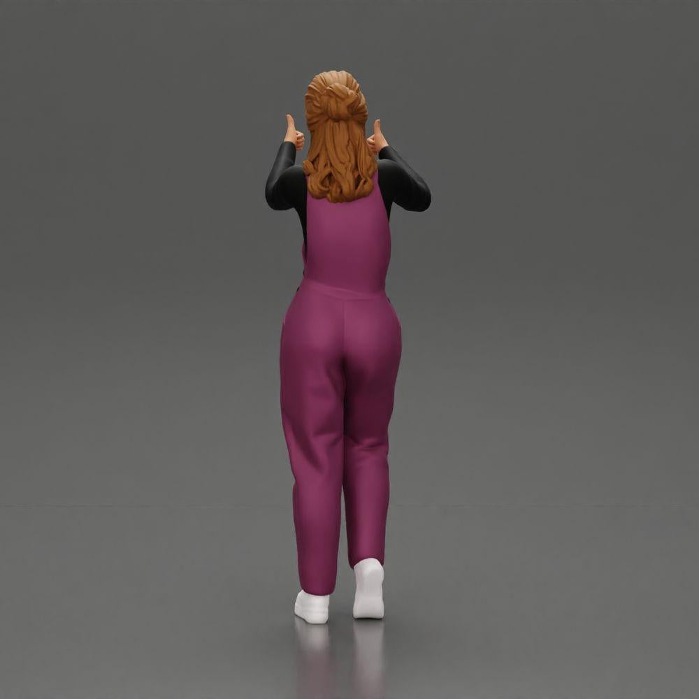 Diorama Modellbau Produktfoto 3: Stehendes, lächelndes Mädchen in Latzhose, beide Daumen hoch - Diorama-Figur (Ref Nr. A82)
