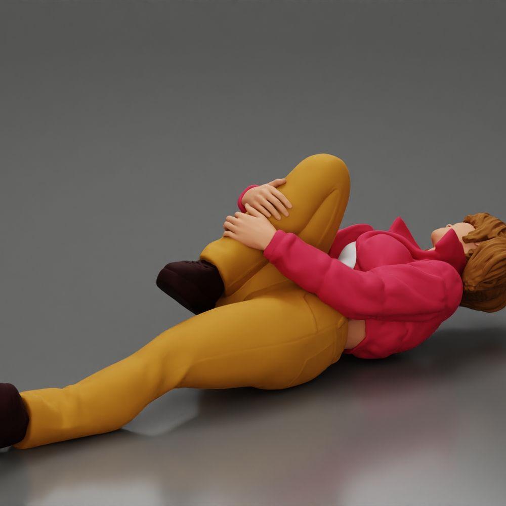 Foto do produto de modelismo de diorama 4: Mulher deitada com jaqueta mini segura joelho ferido - Miniatura de diorama (Ref Nr. A87)
