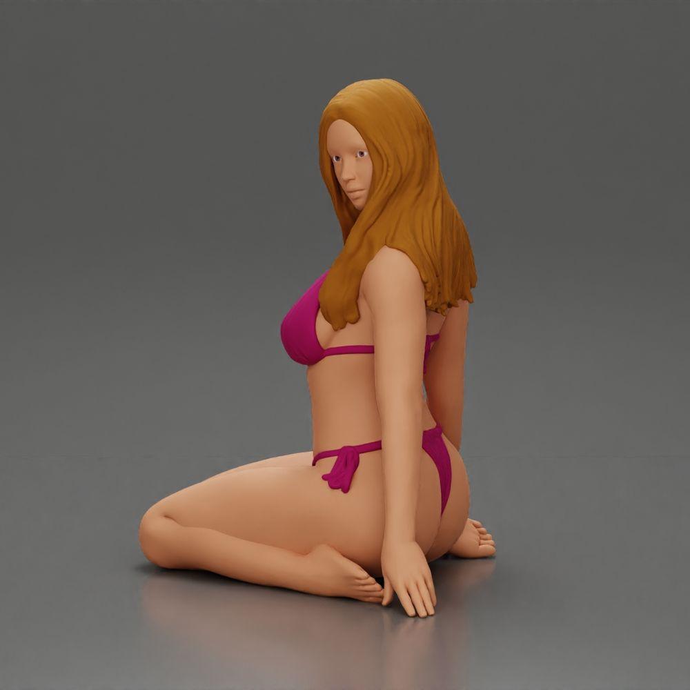 Diorama modelarstwo zdjęcie produktu 5: Klęcząca miniaturowa figura kobiety w bikini, siedząca na płaskiej podstawie - plażowe diorama (Ref Nr. A83)