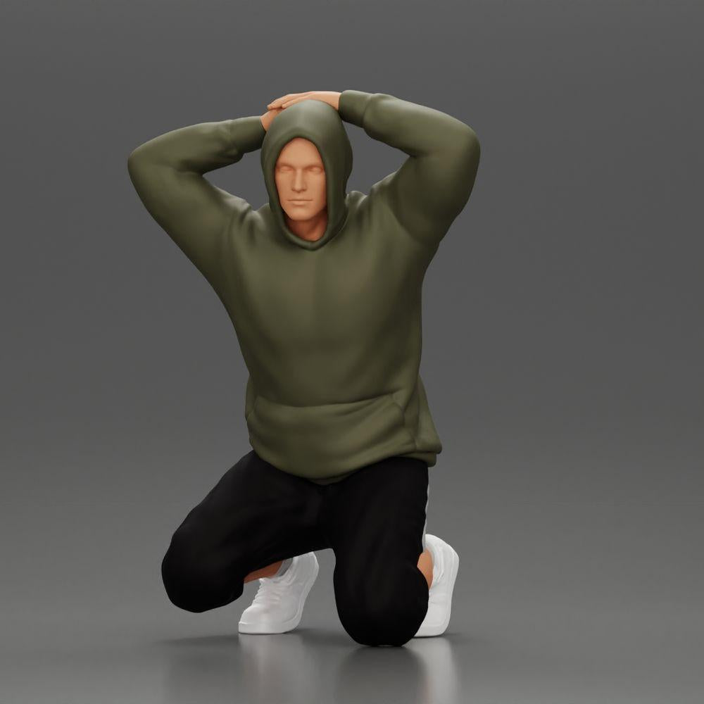 Modello diorama foto prodotto 5: Uomo in ginocchio con felpa con cappuccio, mani dietro la testa - Miniatura diorama (Rif. Nr. A70)