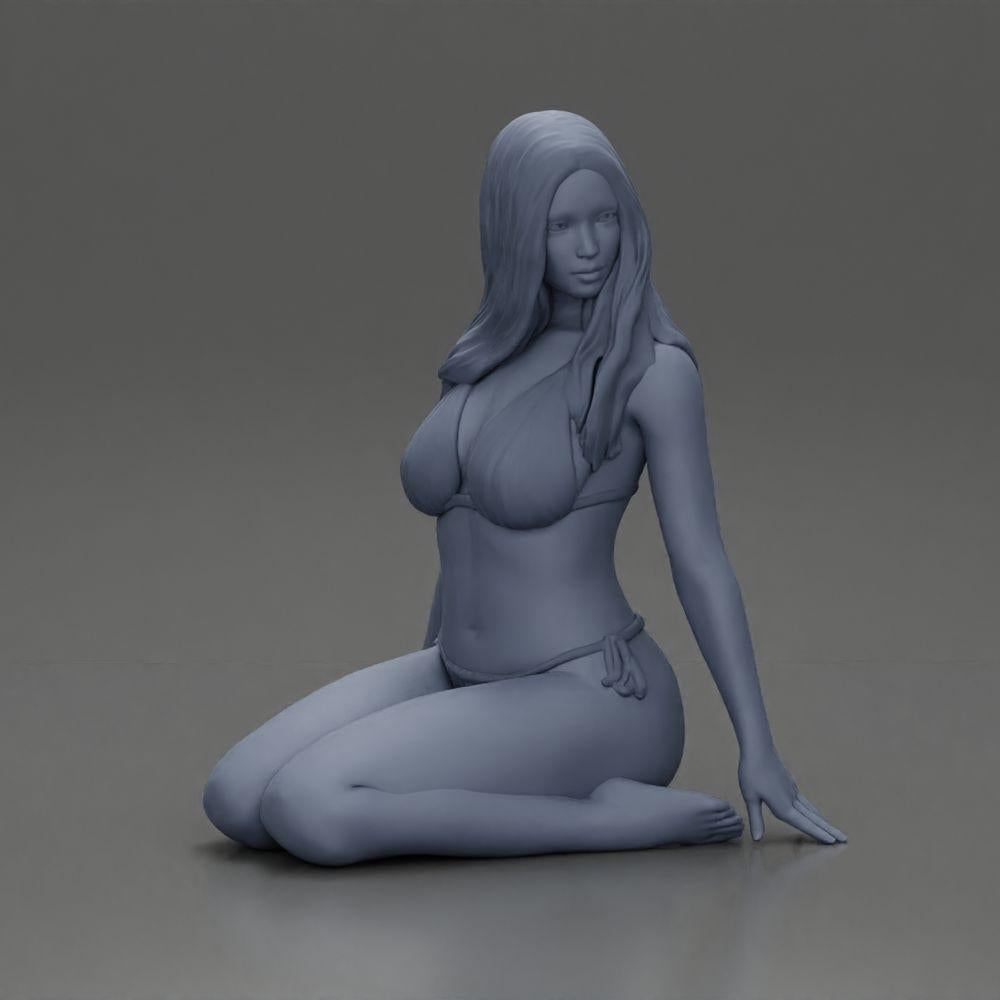 Diorama modelarstwo zdjęcie produktu 6: Klęcząca miniaturowa figura kobiety w bikini, siedząca na płaskiej podstawie - plażowe diorama (Ref Nr. A83)
