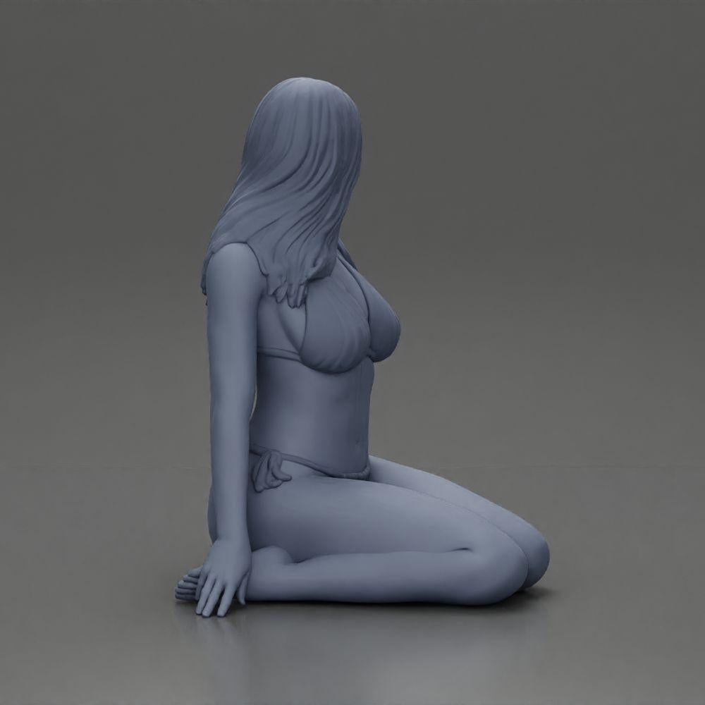 Diorama modelarstwo produkt zdjęcie 8: Klęcząca miniaturowa figura kobiety w bikini, siedząca na płaskiej podstawie - plażowe diorama (Ref Nr. A83)