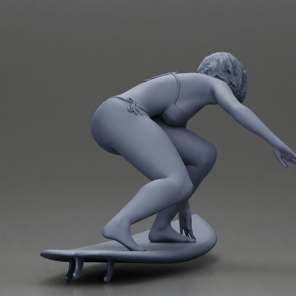Miniatura de diorama: Surfista de joelhos em biquíni na prancha de surf, individual (Ref Nr. A119)