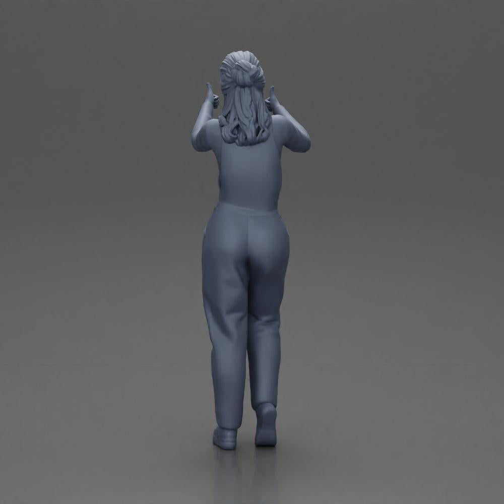 Diorama Modellbau Produktfoto 9: Stehendes, lächelndes Mädchen in Latzhose, beide Daumen hoch - Diorama-Figur (Ref Nr. A82)