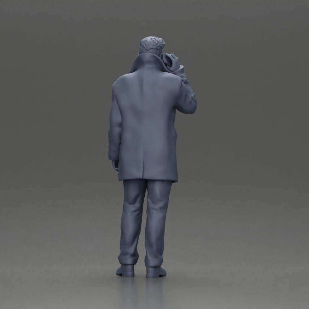 Foto do produto de modelismo de diorama 9: Figura de diorama - homem turco com casaco e suéter de gola alta, ao telefone (Ref Nr. A78)