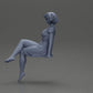 Foto de produto de diorama: Miniatura de figura: Mulher sentada em vestido, descalça, cabelo curto ao vento (Ref Nr. A95)