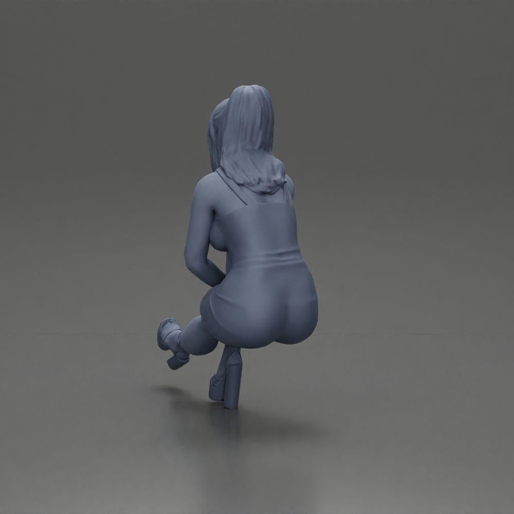 Diorama Modelismo Foto do Produto 10: Figura de Diorama: Miniatura de diorama mulher sentada em vestido rosa, mão na bochecha, sapatos de plataforma (Ref Nr. A131)