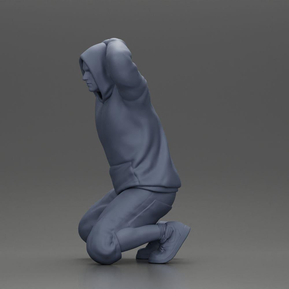 Diorama Modellismo foto prodotto 10: Uomo inginocchiato con felpa con cappuccio, mani dietro la testa - Miniatura Diorama (Rif. Nr. A70)