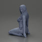 Diorama modelarstwo produkt zdjęcie 11: Klęcząca miniaturowa figura kobiety w bikini, siedząca na płaskiej podstawie - plażowe diorama (Ref nr A83)
