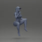 Imagem do produto de modelismo de diorama 6: Figura de diorama: Miniatura feminina sentada, blusa azul e calções, boné, descalça - pose relaxada (Ref Nr. A133)