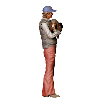 Diorama Modellbau Produktfoto 0: Mann mit Hund auf dem Arm – Figur in Arbeitskleidung mit Basecap (Ref. Nr. 401)